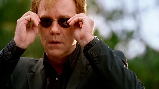 Kriminálka Miami 04x01 Vrah z hrobu avi