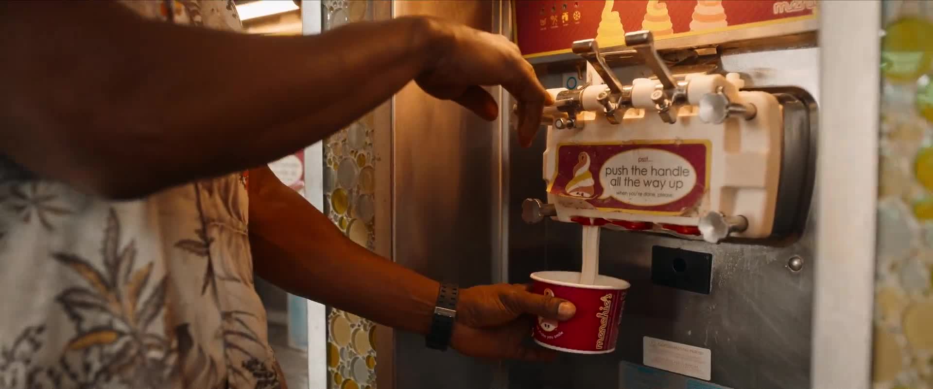 Denní směna (Jamie Foxx, Dave Franco, Natasha Liu Bordizzo 2022 Komedie Fantasy Akční Thriller Horor Bdrip 1080p ) Cz dabing mkv