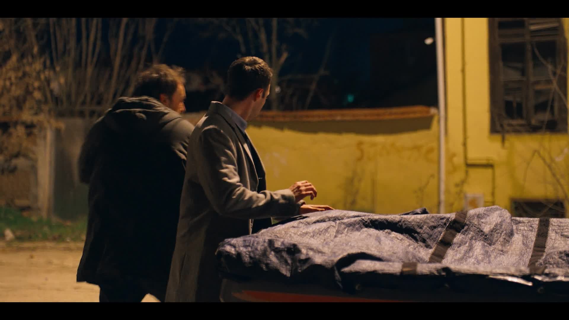 Dvě mrtvoly a sedm pytlů peněz S01E03 {2025} drama, thriller AAC 5 1 1080p CZ dabing mkv