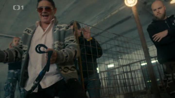 Detektivové od nejsvětější trojice 01 Pět mrtvých psů 1 2016 avi