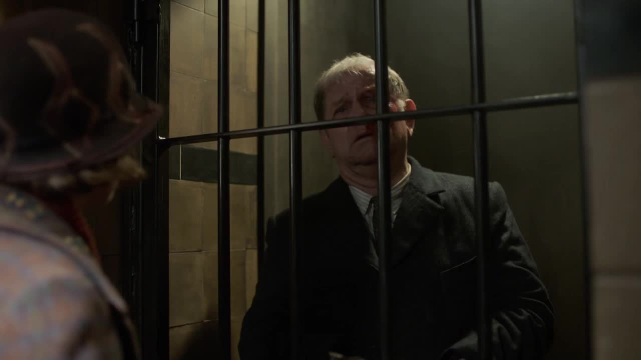 Babylon Berlin S04E09 Cz Webrip 720P H265 Hevc C4U mp4