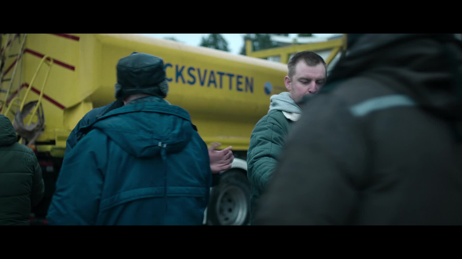 Pod skleněnou kupolí S01E03 2025 CZ dabing HD mkv