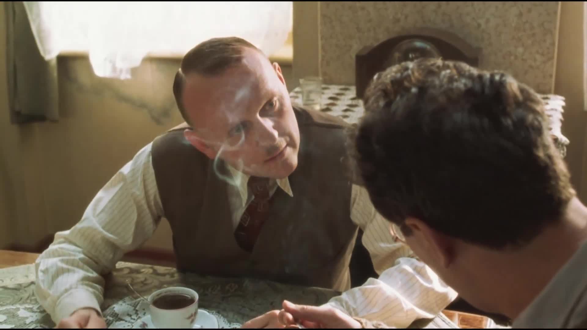 Musíme si pomáhat {2000} komedie, drama, válečný 1080p mkv