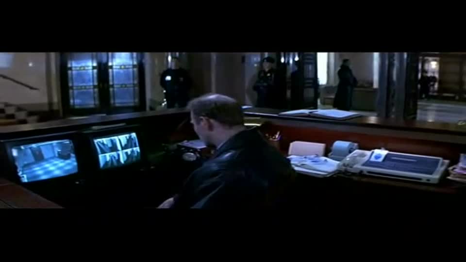 Svatý (Val Kilmer, Elisabeth Shue, Rade Šerbedžija 1997 Akční Romantický Thriller Bdrip 1080p ) Cz dabing mp4