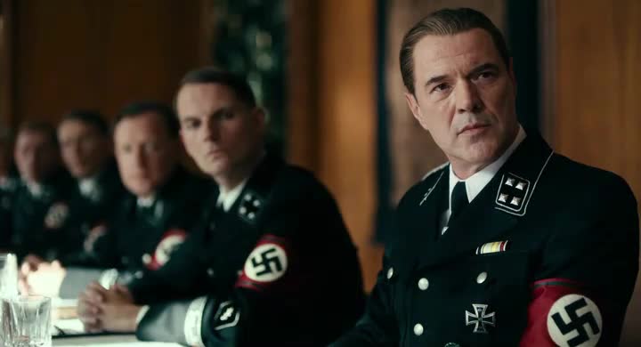 Nikdy neodvracej zrak (Tom Schilling, Sebastian Koch, Paula Beer 2018 Drama Thriller Historický Bdrip 1080p ) Cz dabing avi