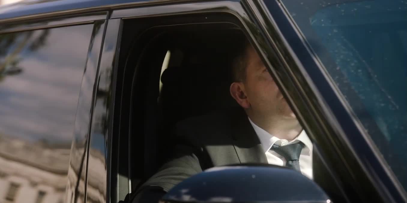 Slow Horses S02E05 Politika v zasedačce (2022) krimi thriller cztit mp4