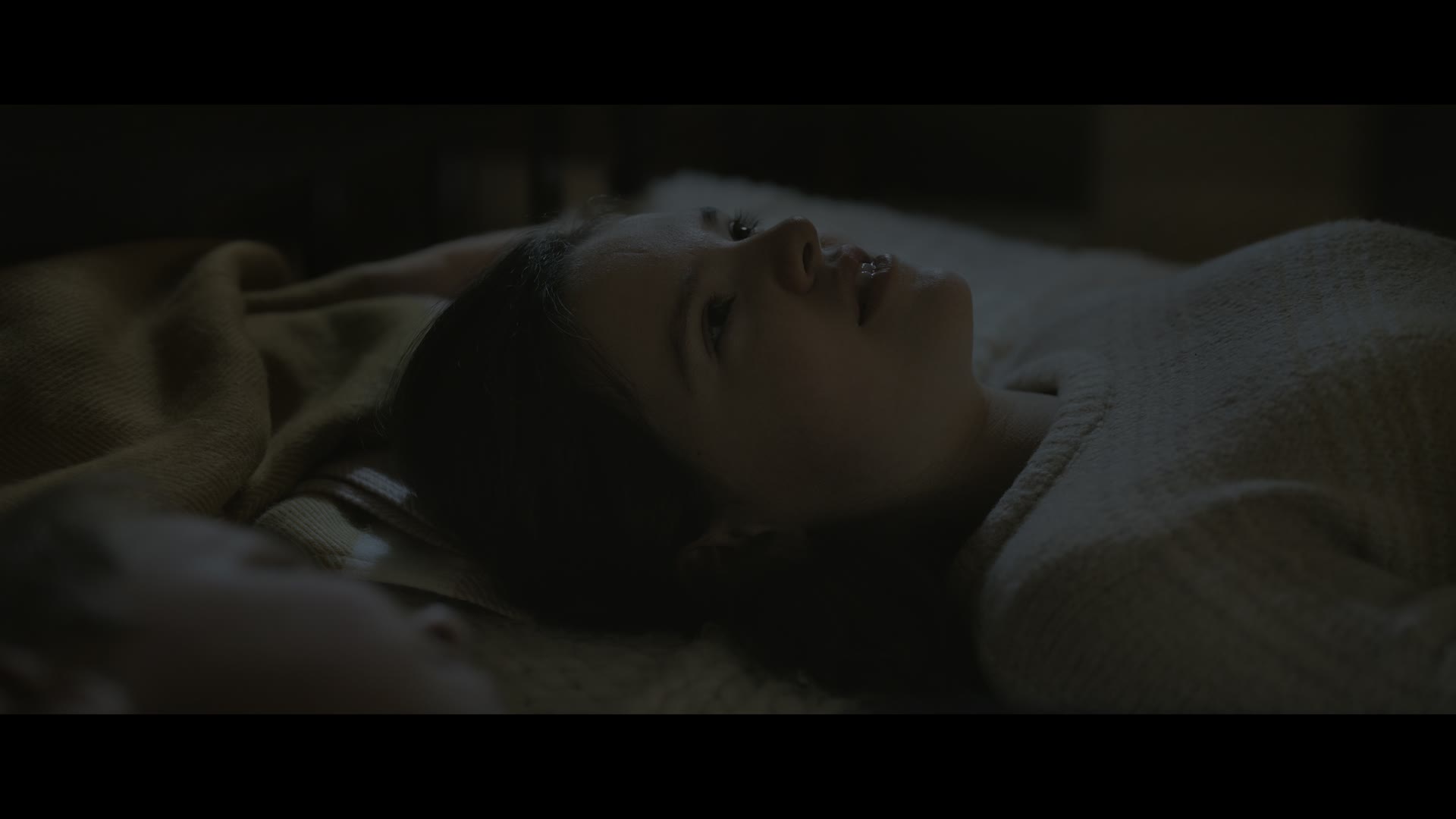 Uvězněna ve vlastním těle (Famke Janssen,Anna Friel,Finn Cole 2023 Horor Mysteriózní Thriller Bdrip 1080p ) Cz dabing mkv