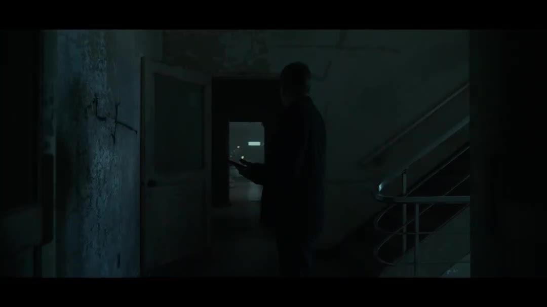 Králičí nora Člověk, kterého posloucháš (Kiefer Sutherland,Meta Golding,Enid Graham 2023 Akční Drama Thriller Bdrip 1080p ) Cz dabing mp4
