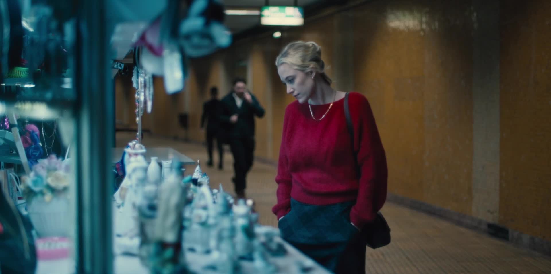 Sledující (Maika Monroe,Burn Gorman,Karl Glusman 2022 Thriller Bdrip 1080p ) Cz dabing mkv