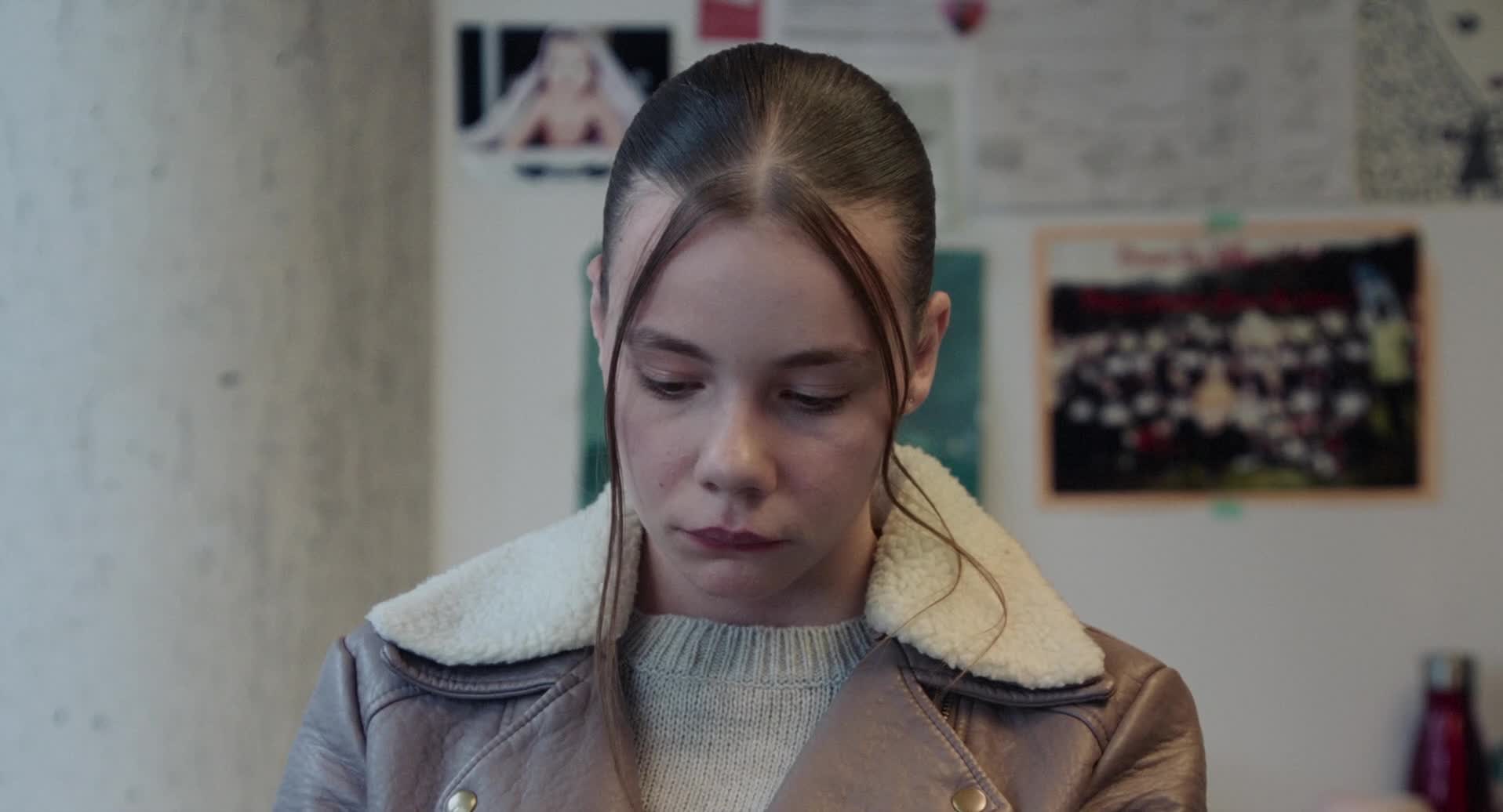 Nedělej vlny   Pas de Vagues 2024 FRENCH 1080p WEB DL H264 CZ titulky mkv