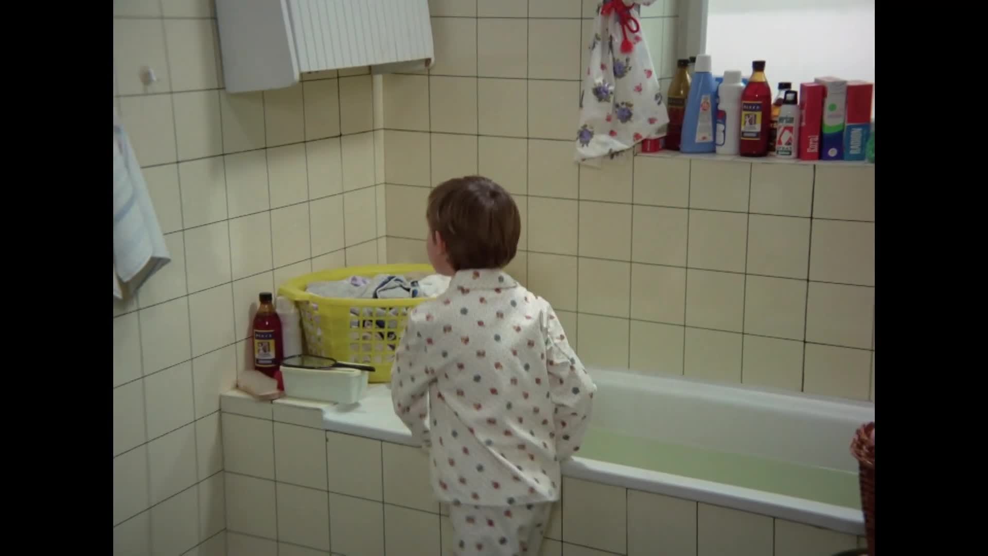 Jak vytrhnout velrybě stoličku {1977} komedie, rodinný 1080p mkv