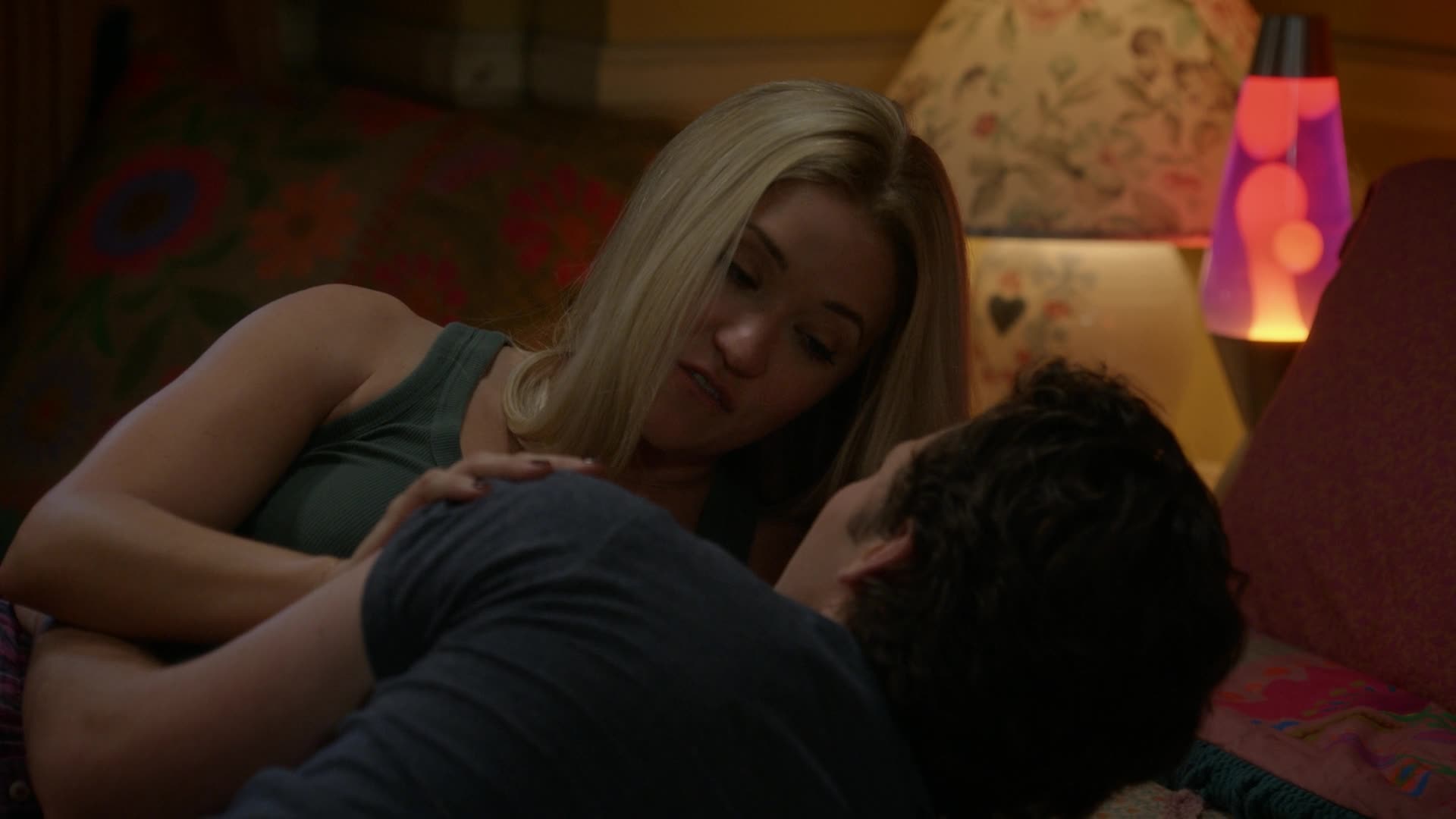 Georgie a Mandy Poprvé svoji S02E08 22 2025 CZ dab 1080p Kousání, plácání a spousta yankeeského psychožvanění mkv