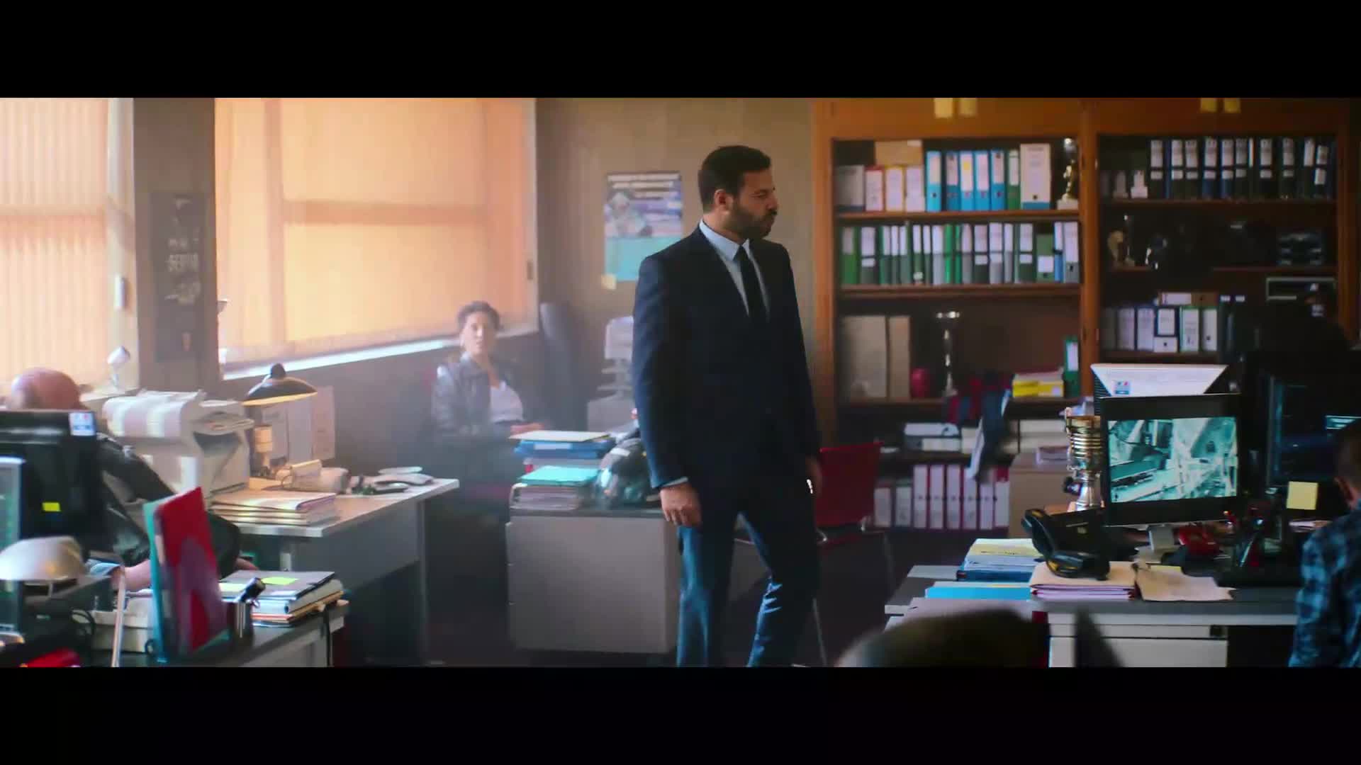 Zase nepoužitelní (Omar Sy, Laurent Lafitte, Izïa Higelin 2022 Akční Krimi Komedie Drama Bdrip 1080p ) Cz dabing avi