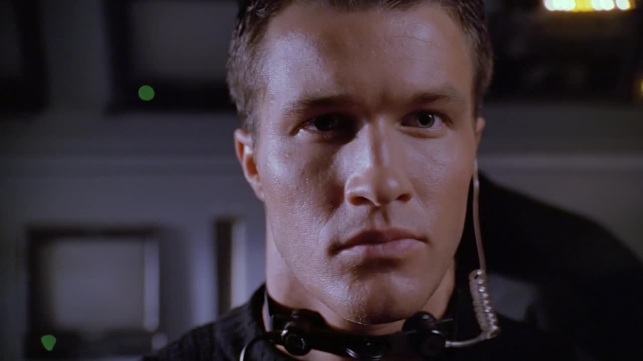 Buffy, přemožitelka upírů S03E05 22 1998 CZ dab 720p Školní ples mkv