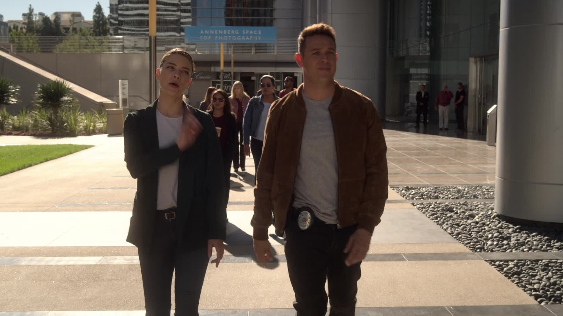 Lucifer S04E06 10 2019 CZ dab 1080p Nemravné kalhoty do práce mkv