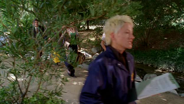 Sběratelé kostí 01x03 Kluk na strome avi