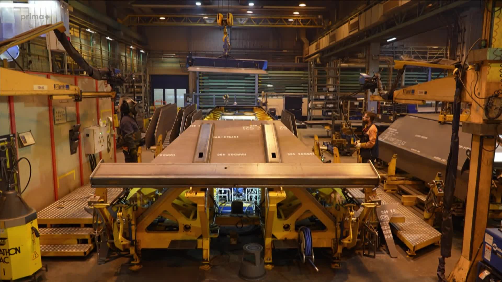 Vyjimecne projekty S03E03 Mega dumper [Exceptional Engineering The Mega Hauler 55 Tons at a Time] (cz en 1080p) mkv