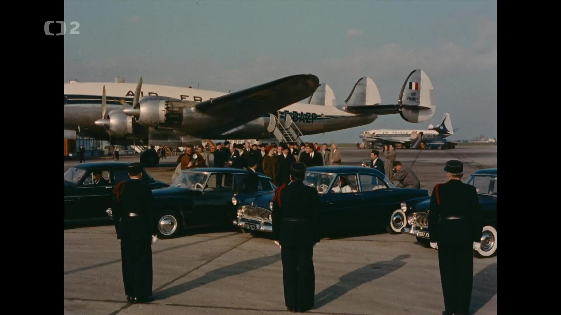 Pařížanka {1957} komedie 1080p CZ dabing mkv