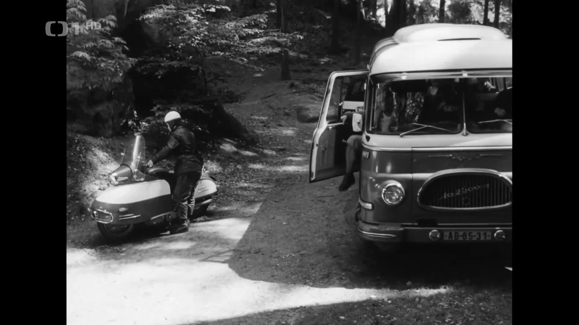 Zločin v dívčí škole {1965} povídkový, krimi, komedie 1080p mkv