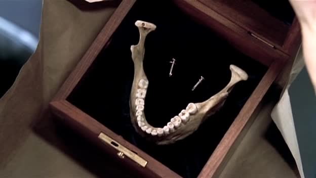 Sběratelé kostí s03e15 Smutná pravda avi